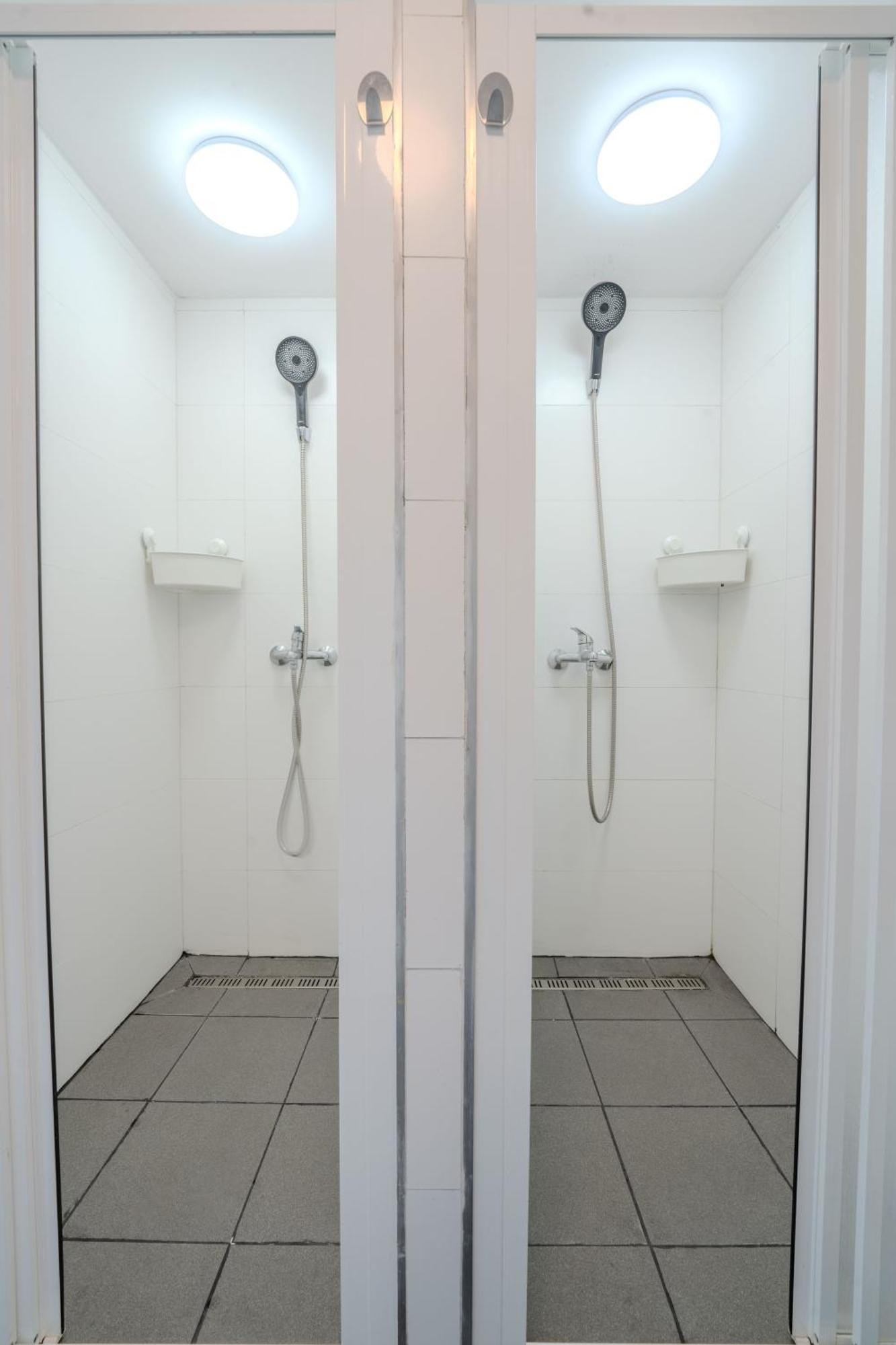 Stunning & Spacious 2bdr Apt In Center Apartament