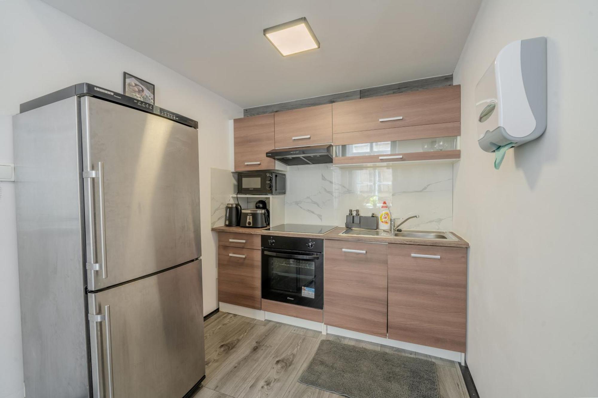 Stunning & Spacious 2bdr Apt In Center Apartament